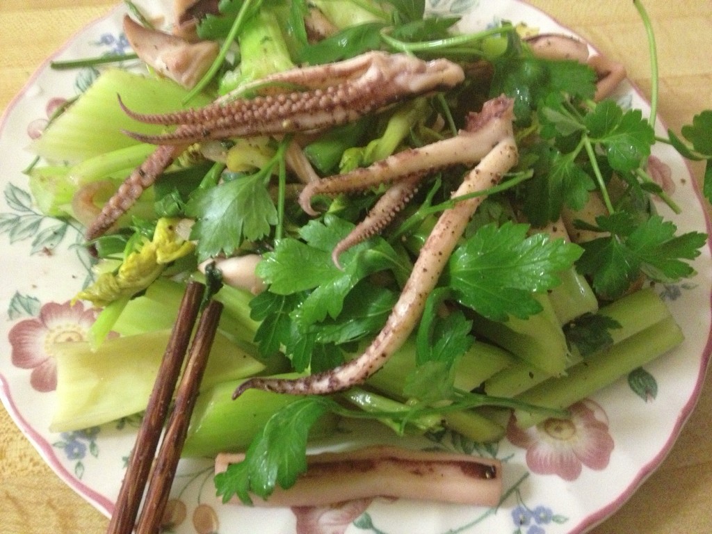 Mực xào celery