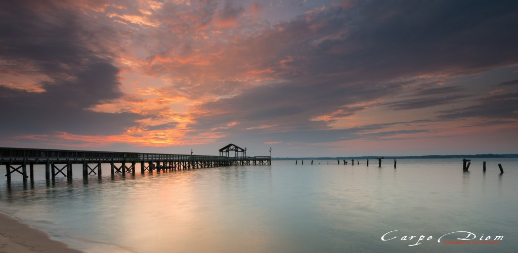 Bình minh trên cầu pier