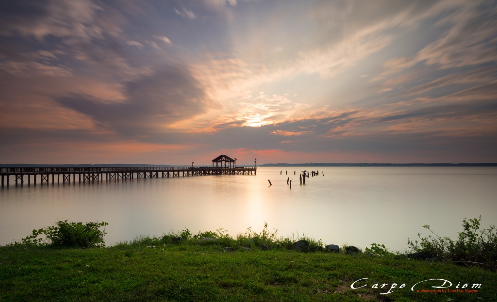 Bình minh trên cầu pier