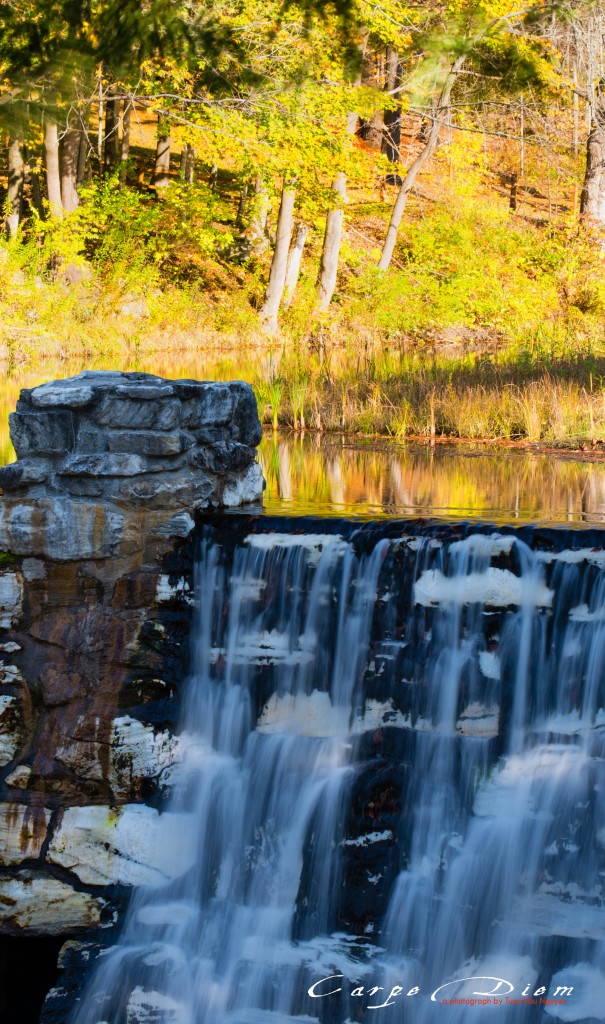 Dòng Thu, Natural Bridge State Park, MA