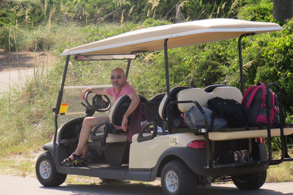 Qua Bald Head Island làm "taxi driver"