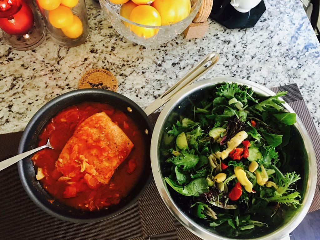 Cá salmon và salad