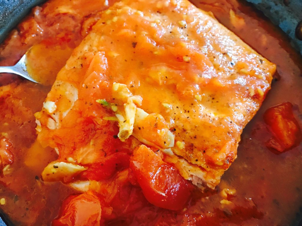 cá salmon sốt cà chua