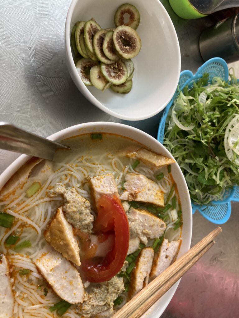 Bữa ăn bên lề đường, Ninh Bình