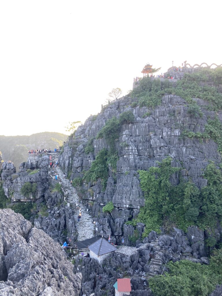 Hang Múa, Ninh Bình