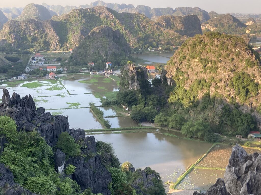 Hang Múa, Ninh Bình