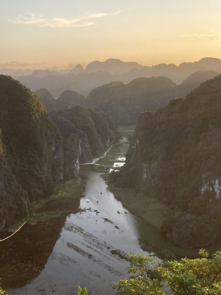 Hang Múa, Ninh Bình