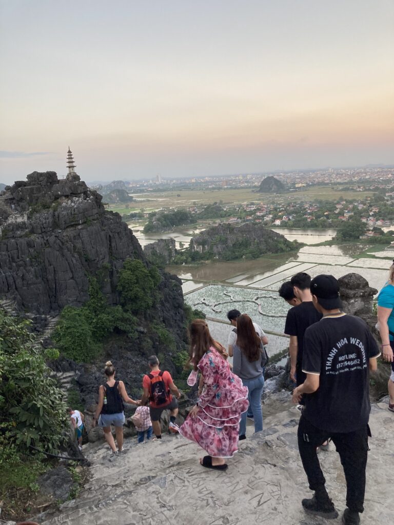 Hang Múa, Ninh Bình