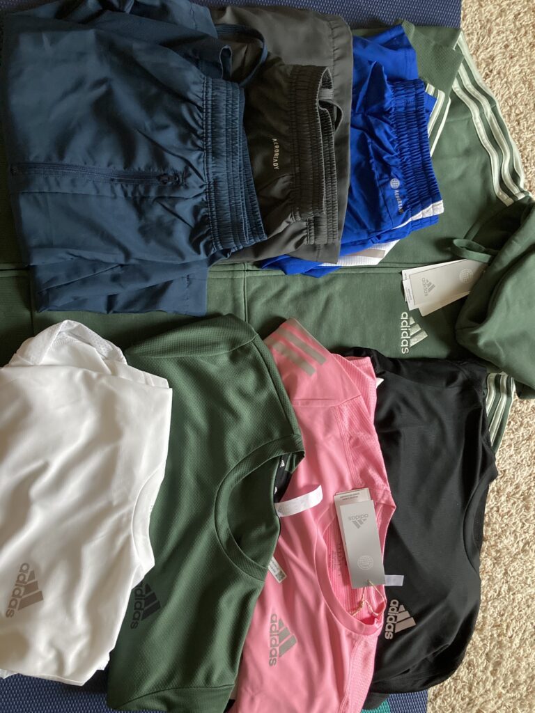 Quần áo Adidas